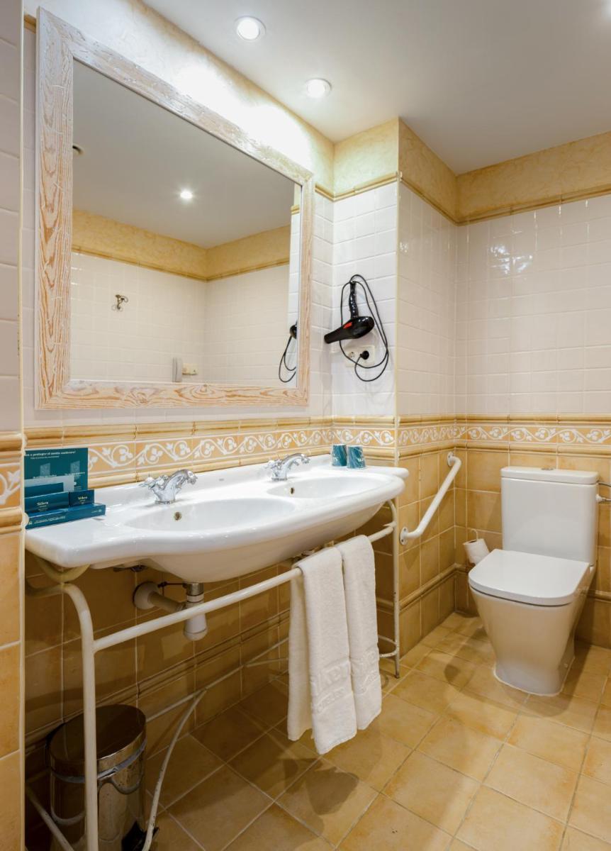 Un baño de Hotel Silken Villa de Laguardia