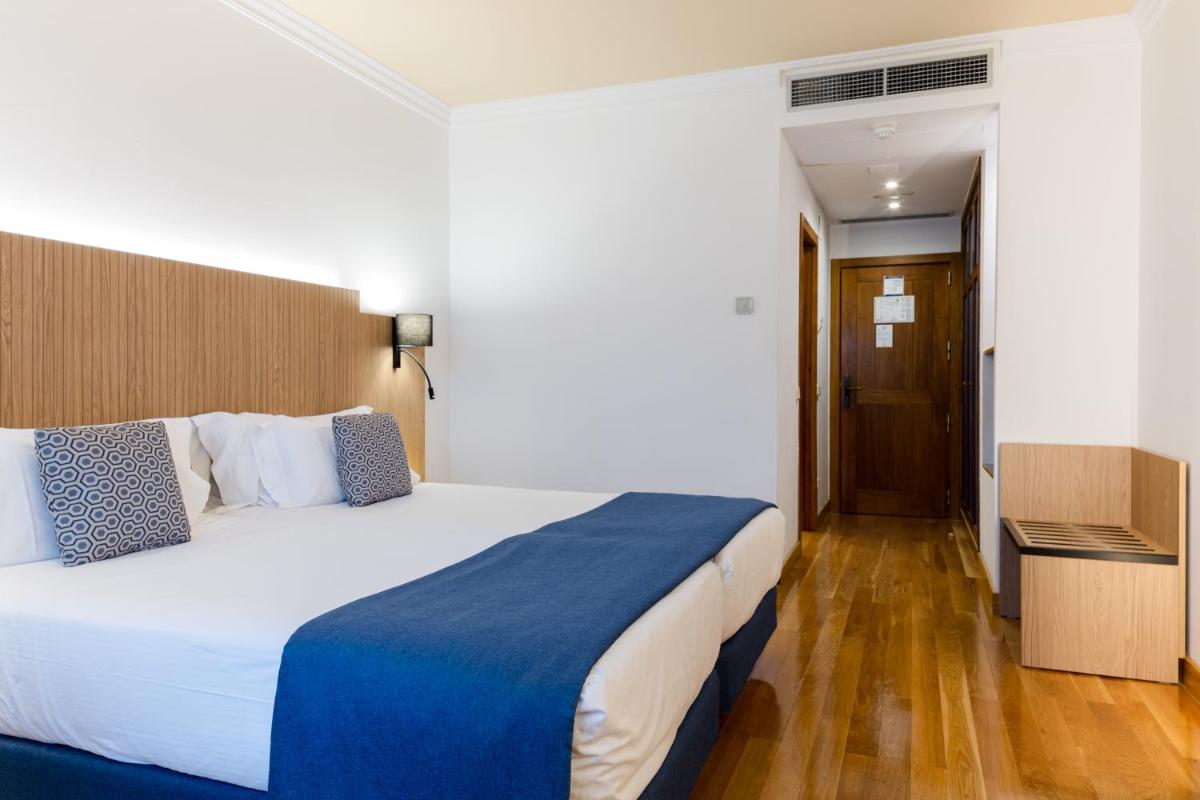Cama o camas de una habitación en Hotel Silken Villa de Laguardia