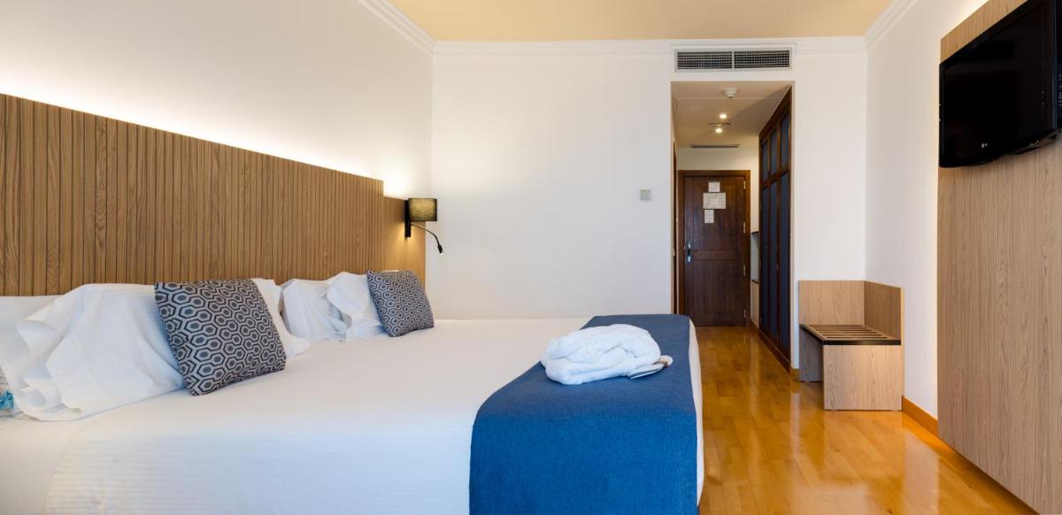 Cama o camas de una habitación en Hotel Silken Villa de Laguardia