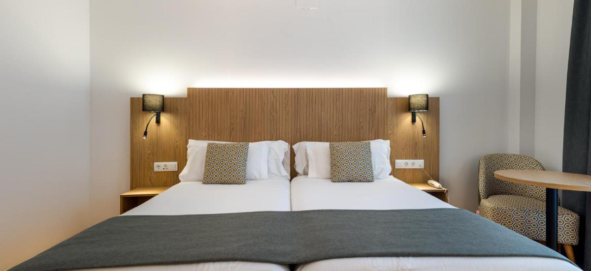 Cama o camas de una habitación en Hotel Silken Villa de Laguardia