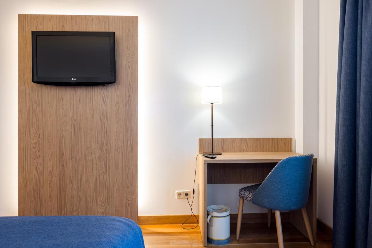 Una televisión o centro de entretenimiento en Hotel Silken Villa de Laguardia
