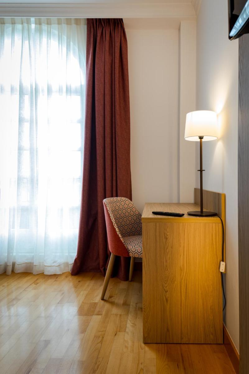 Una televisión o centro de entretenimiento en Hotel Silken Villa de Laguardia