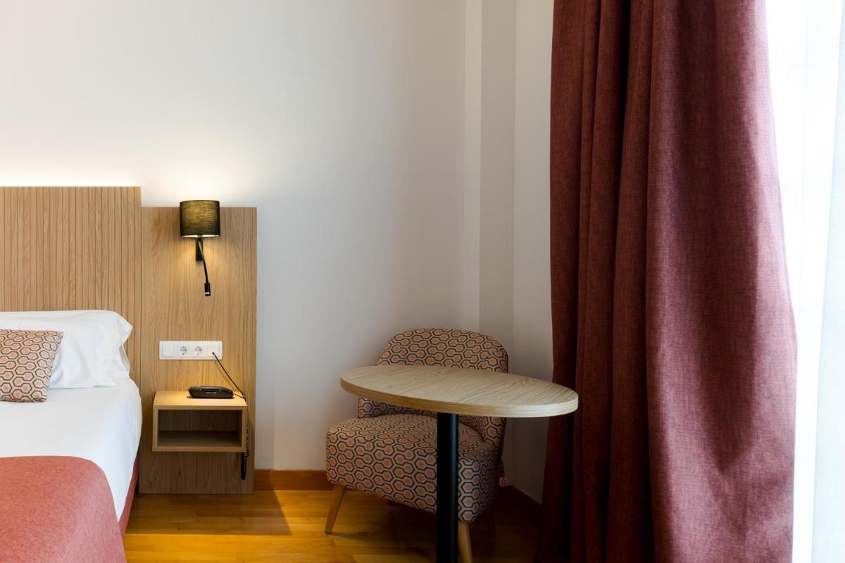 Cama o camas de una habitación en Hotel Silken Villa de Laguardia