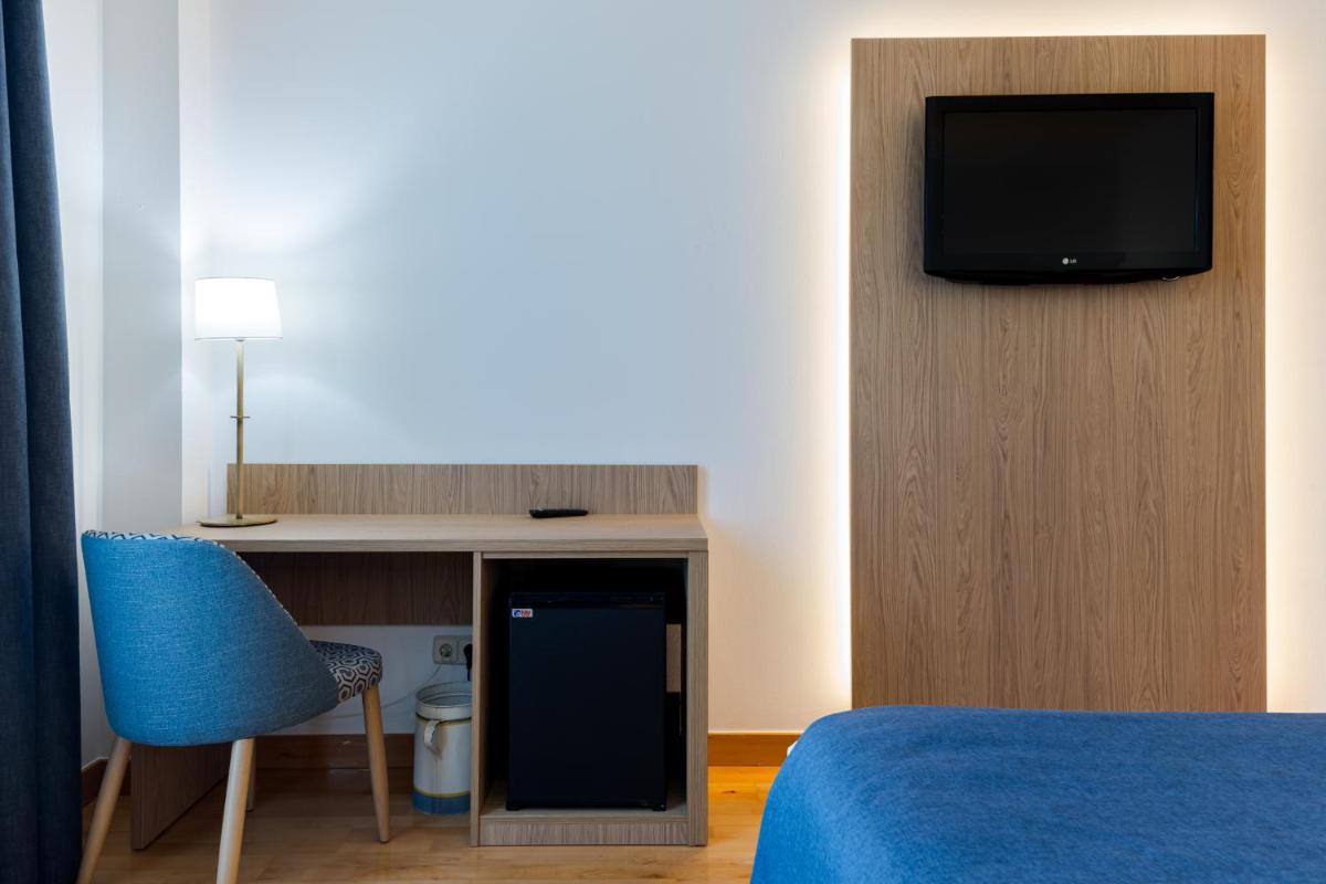 Una televisión o centro de entretenimiento en Hotel Silken Villa de Laguardia