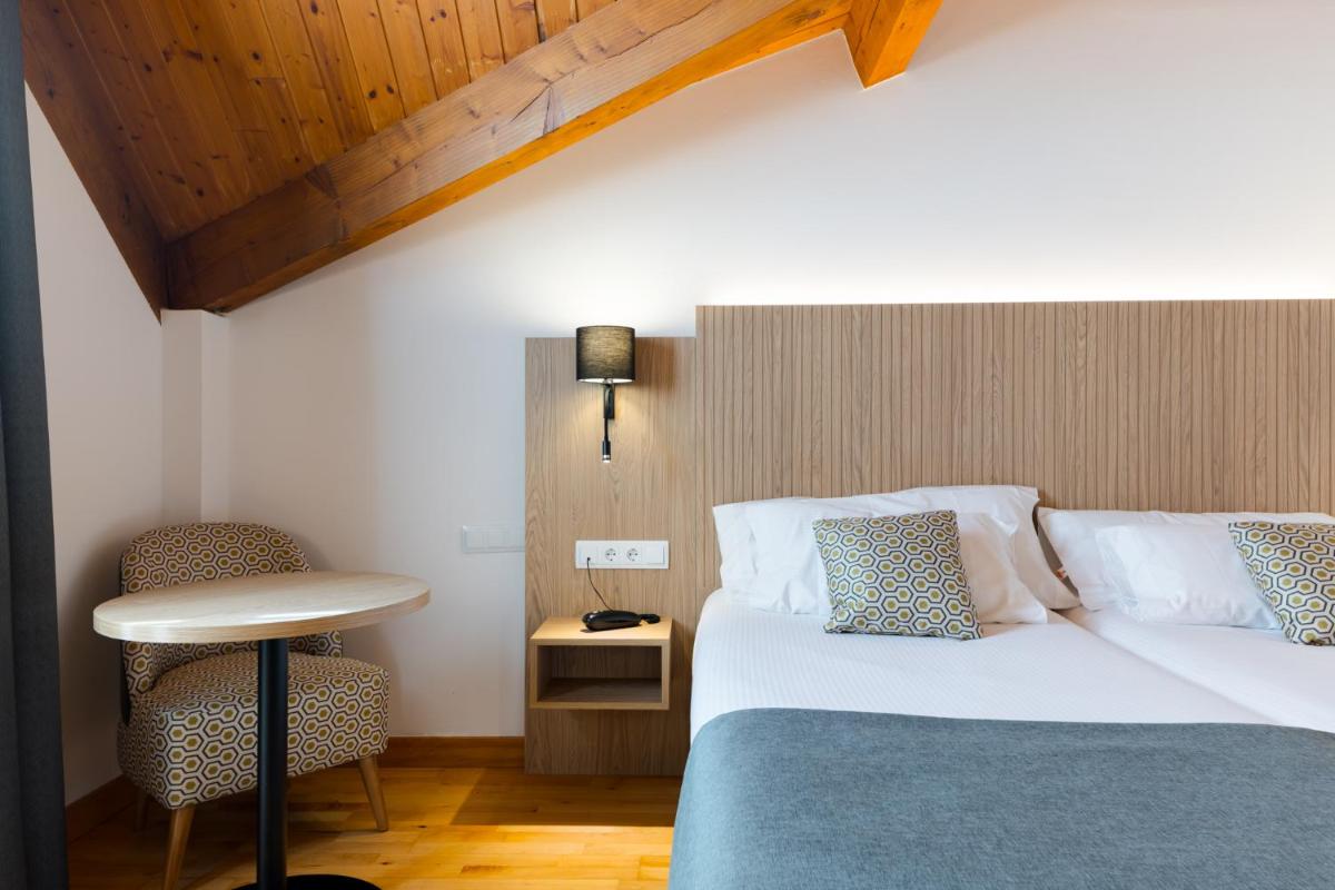 Cama o camas de una habitación en Hotel Silken Villa de Laguardia