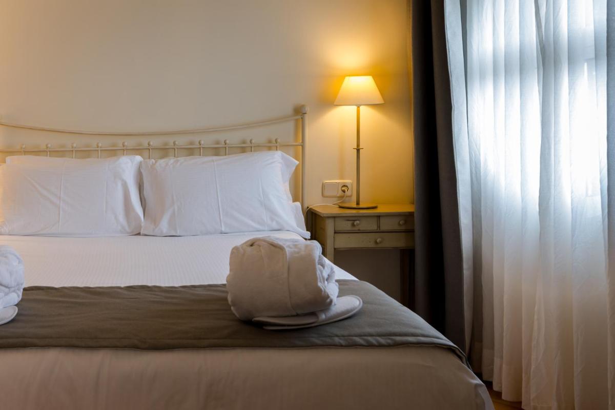 Cama o camas de una habitación en Hotel Silken Villa de Laguardia