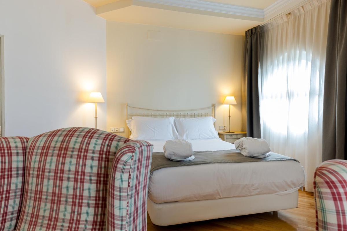 Cama o camas de una habitación en Hotel Silken Villa de Laguardia