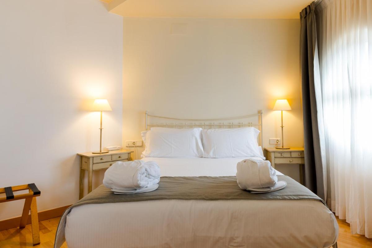 Cama o camas de una habitación en Hotel Silken Villa de Laguardia