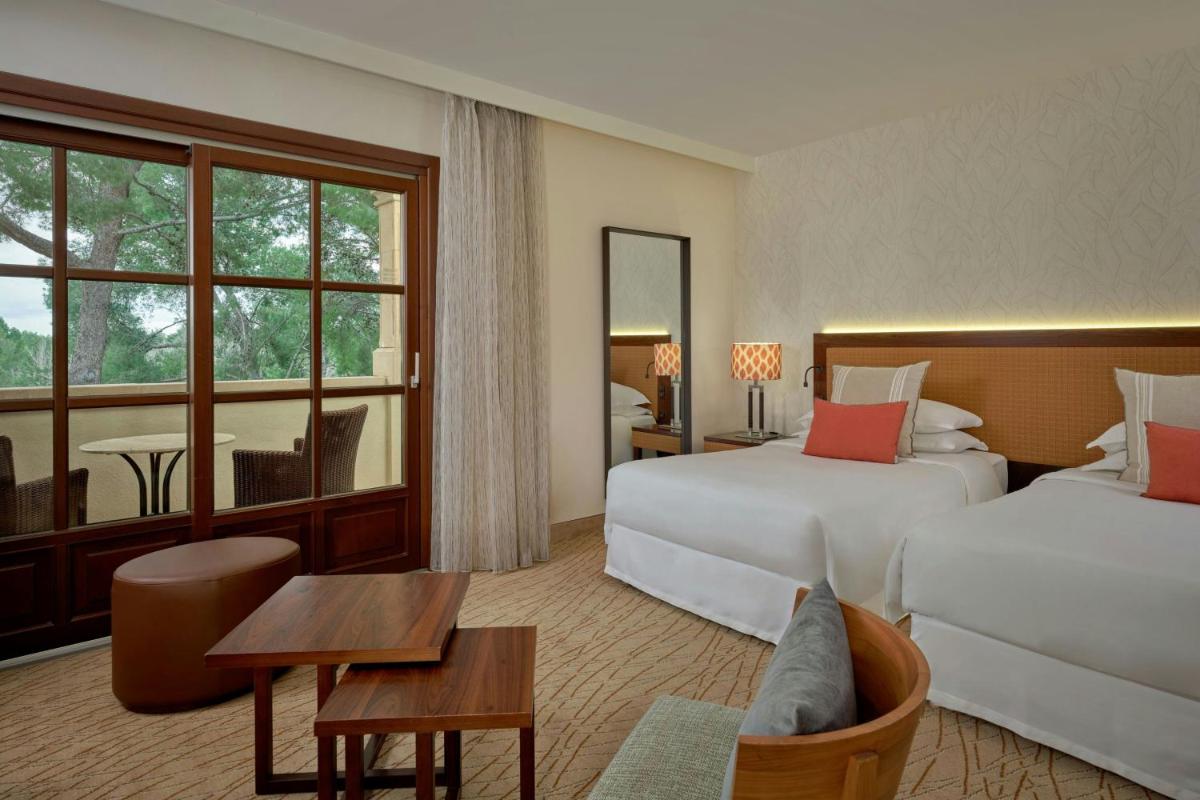 Cama o camas de una habitación en Sheraton Mallorca Arabella Golf Hotel