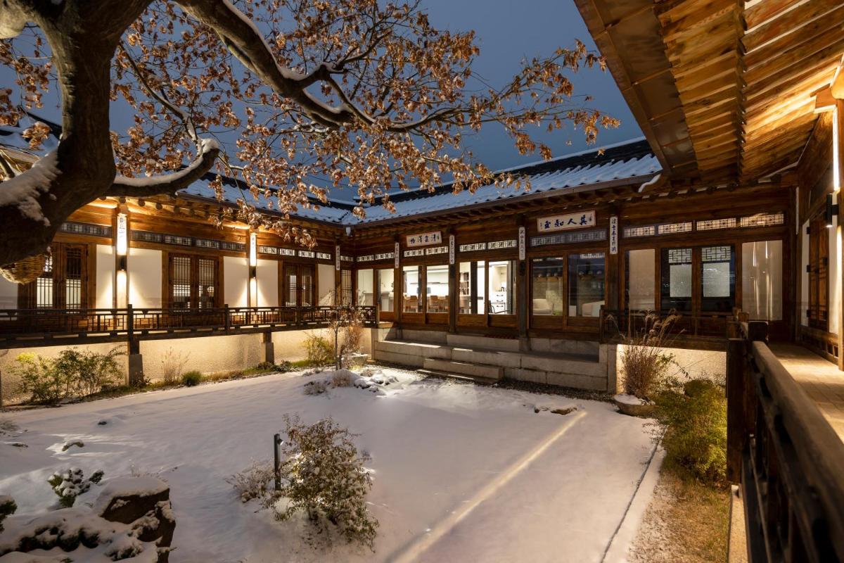 Nostalgia Hanok Hotel - Housity