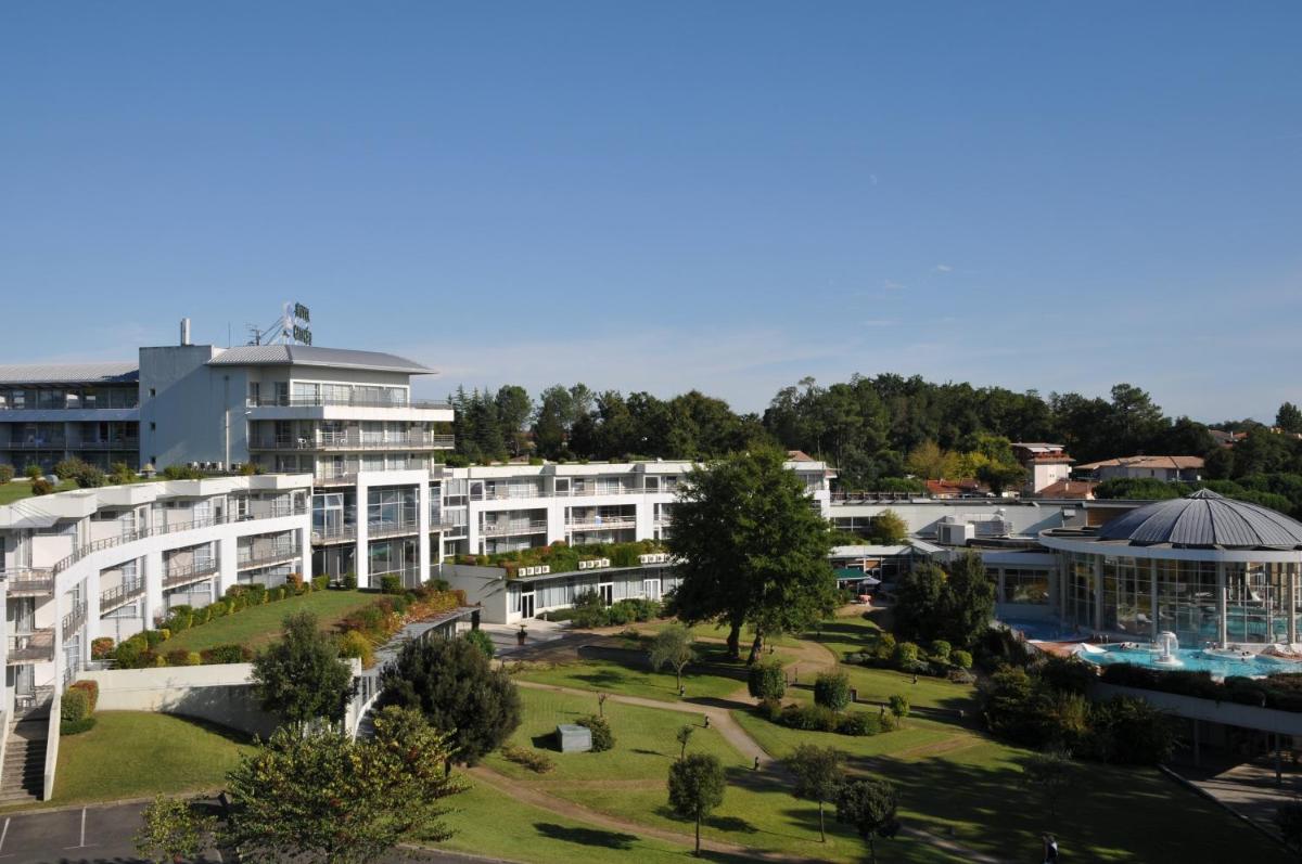 Piscine de l'établissement Best Western Hotel Sourcéo ou située à proximité