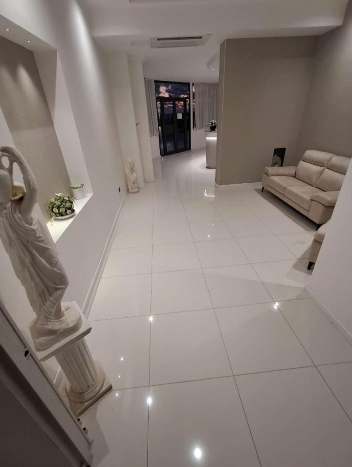 Hotel Ristorante La Scogliera - Housity