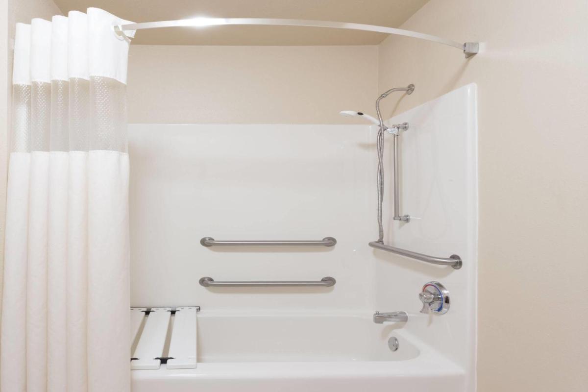 Baymont by Wyndham Waterford/Burlington WI - Housity