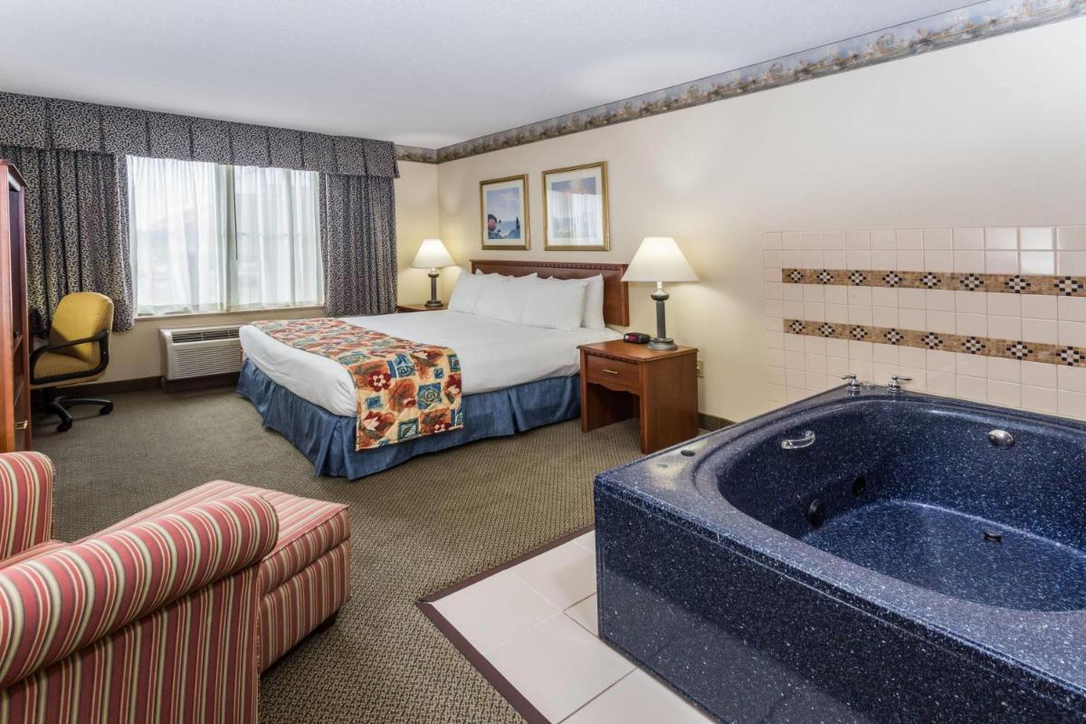 Baymont by Wyndham Waterford/Burlington WI - Housity