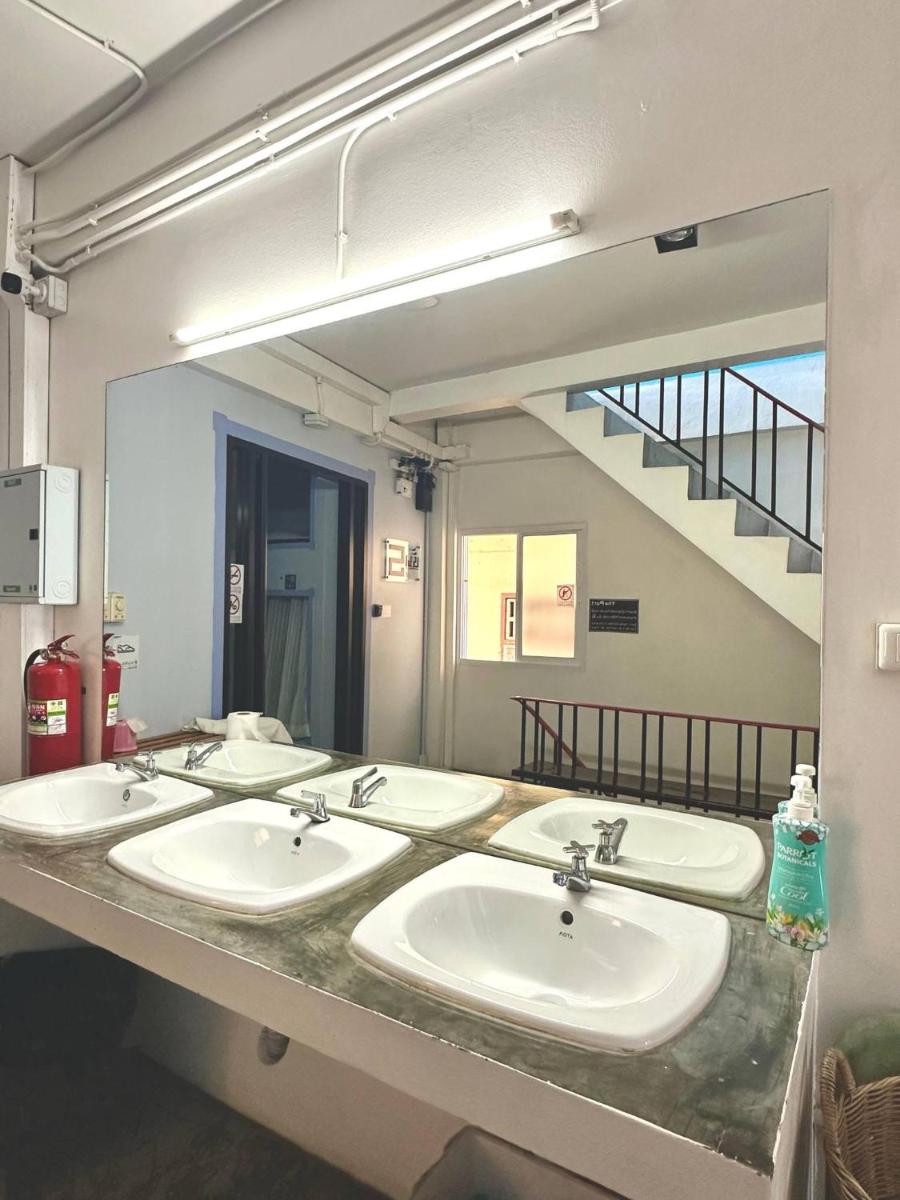 The Port Hostel - Housity