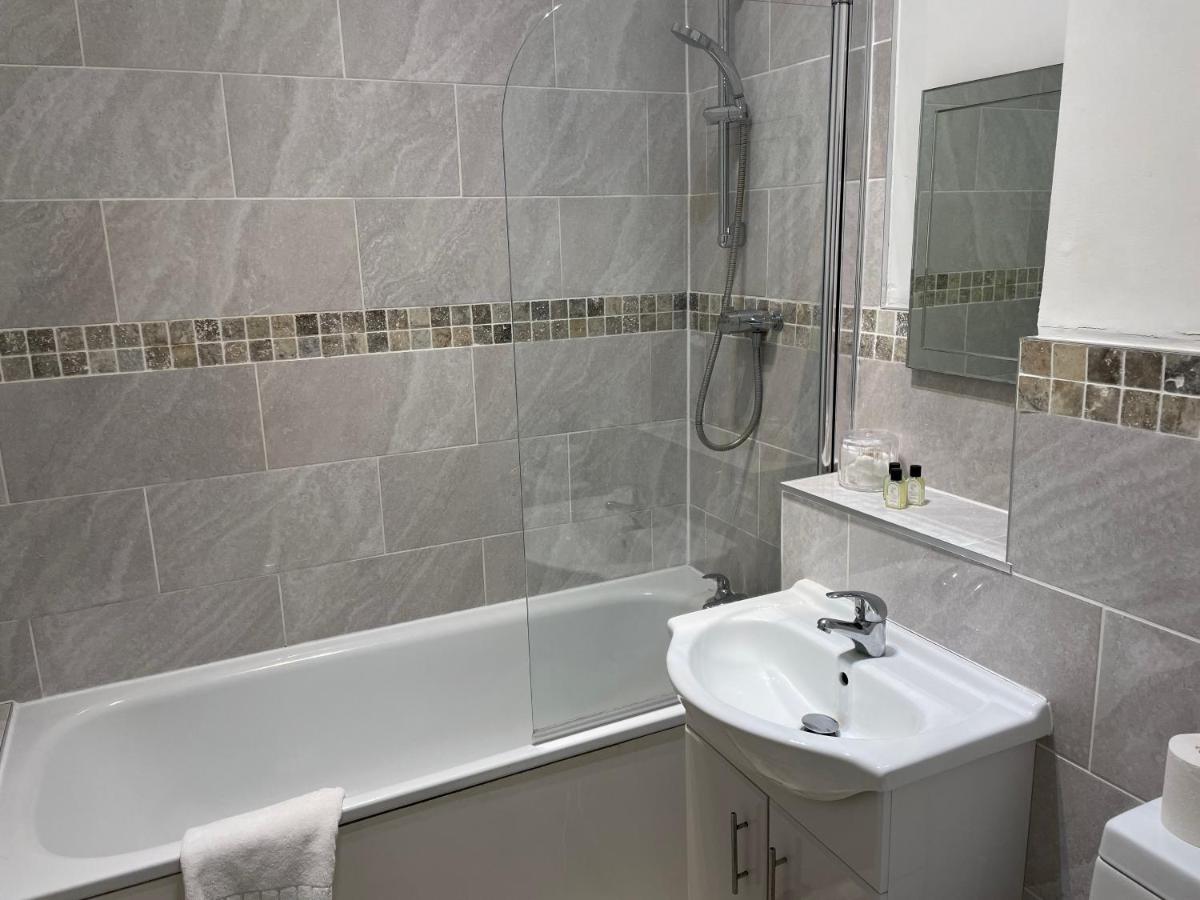 Number 10 service apartment - Danes - Housity