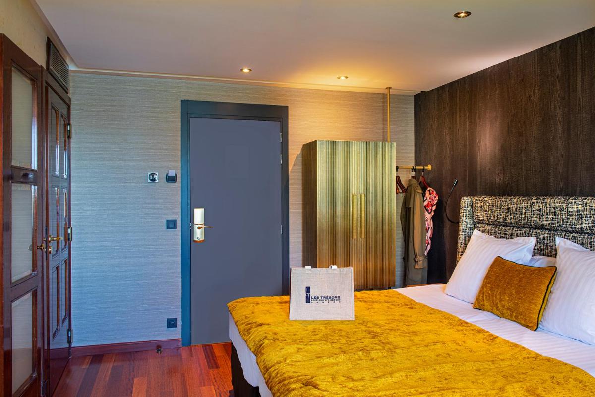 Un ou plusieurs lits dans un hébergement de l'établissement Les Trésoms Lake and Spa Resort