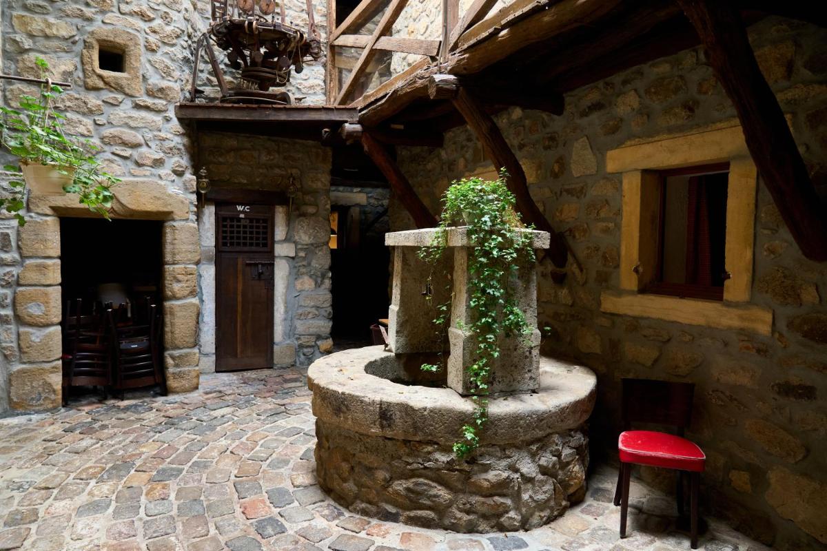 Aux Prisons de Montagny - Housity