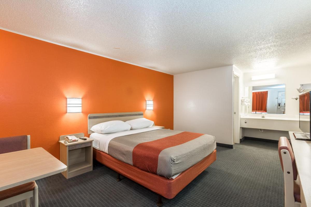 Travelodge by Wyndham Lansing - Housity