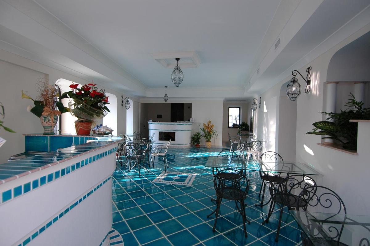 Hotel Corallo Sperlonga - Housity
