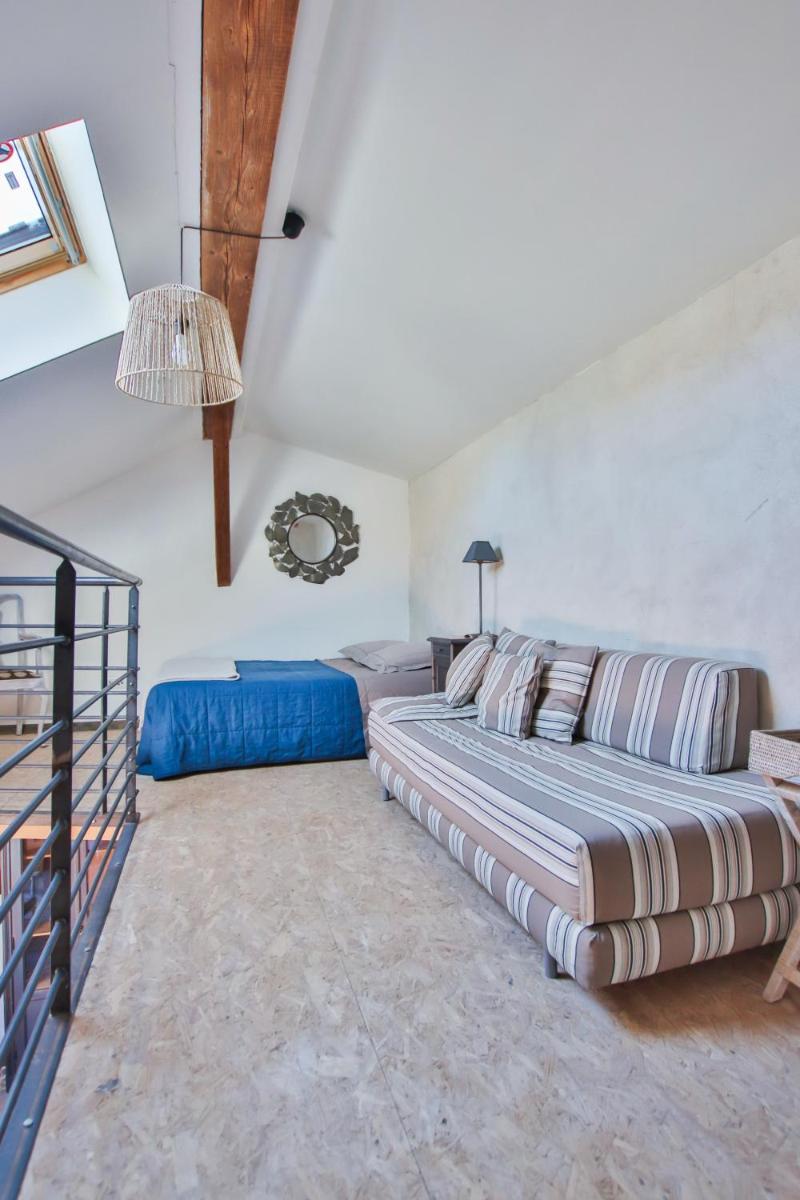 Domaine d'AROMM - Chambres d'hotes & gites - Piscine, Jacuzzi, Etangs & Animaux - Au calme - Housity