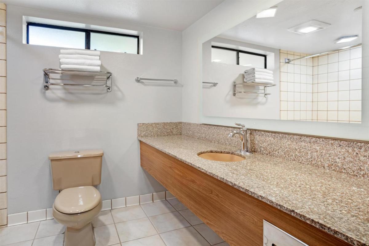 Best Western Plus Yosemite Gateway Inn - Housity