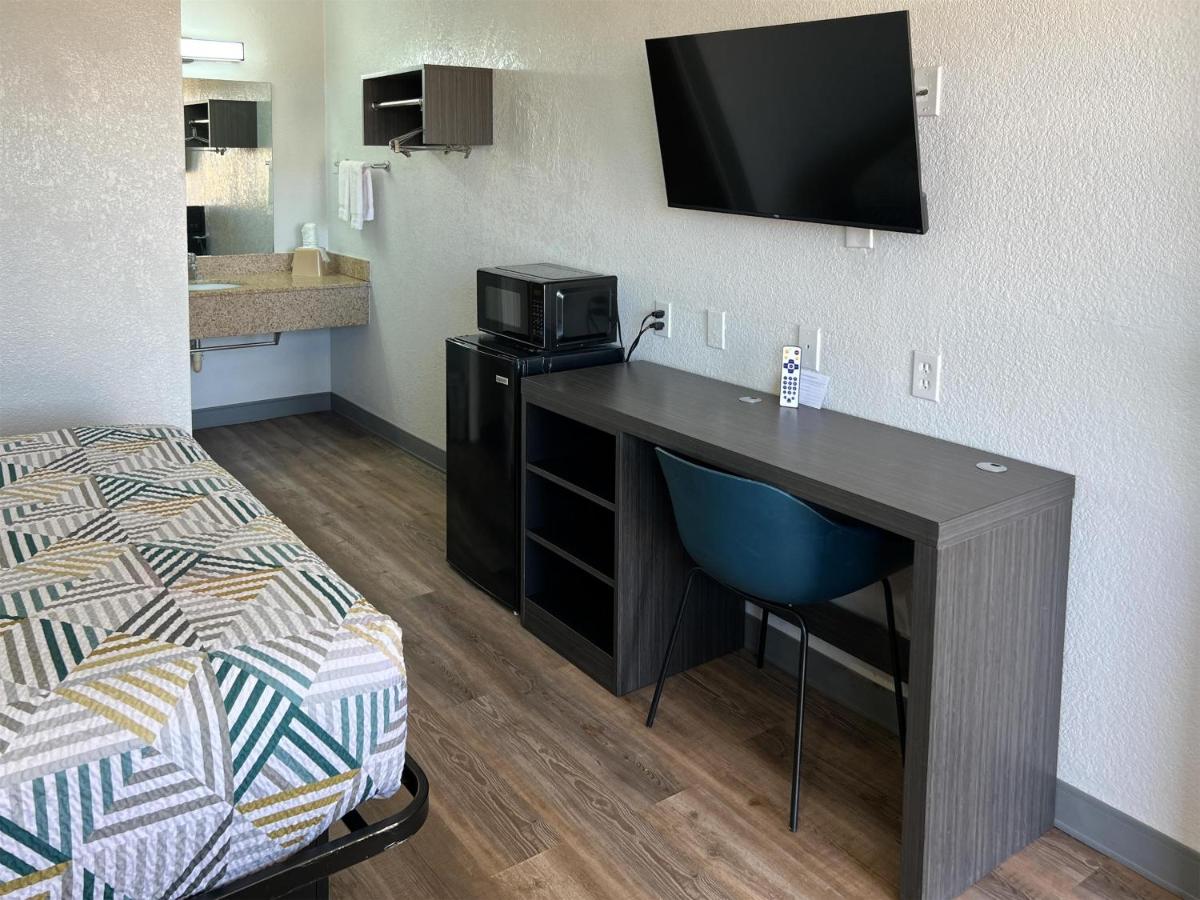 Motel 6-Odessa, TX - Housity