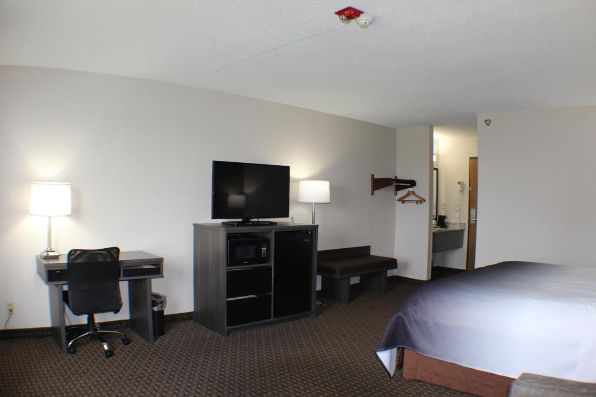 Super 8 by Wyndham Gardner - Housity