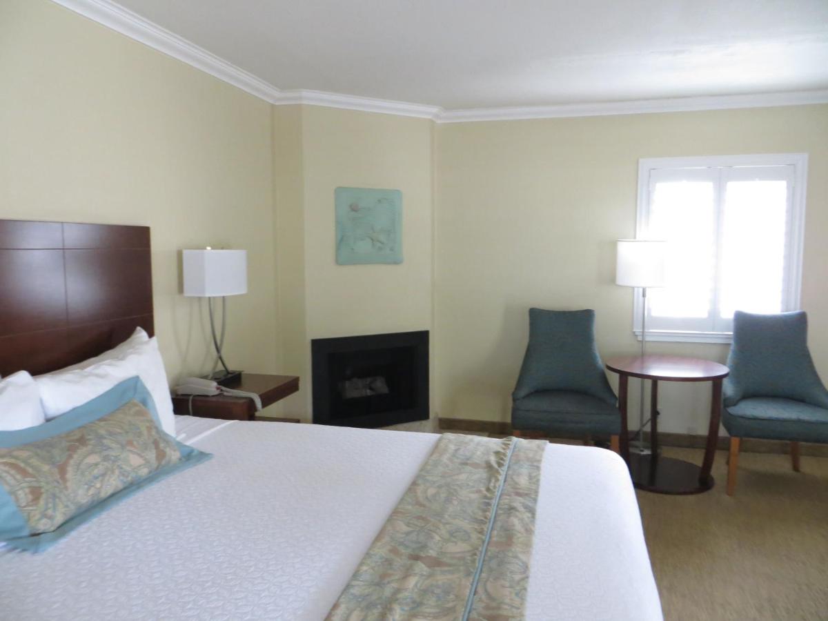Carmel Bay View Inn - Housity
