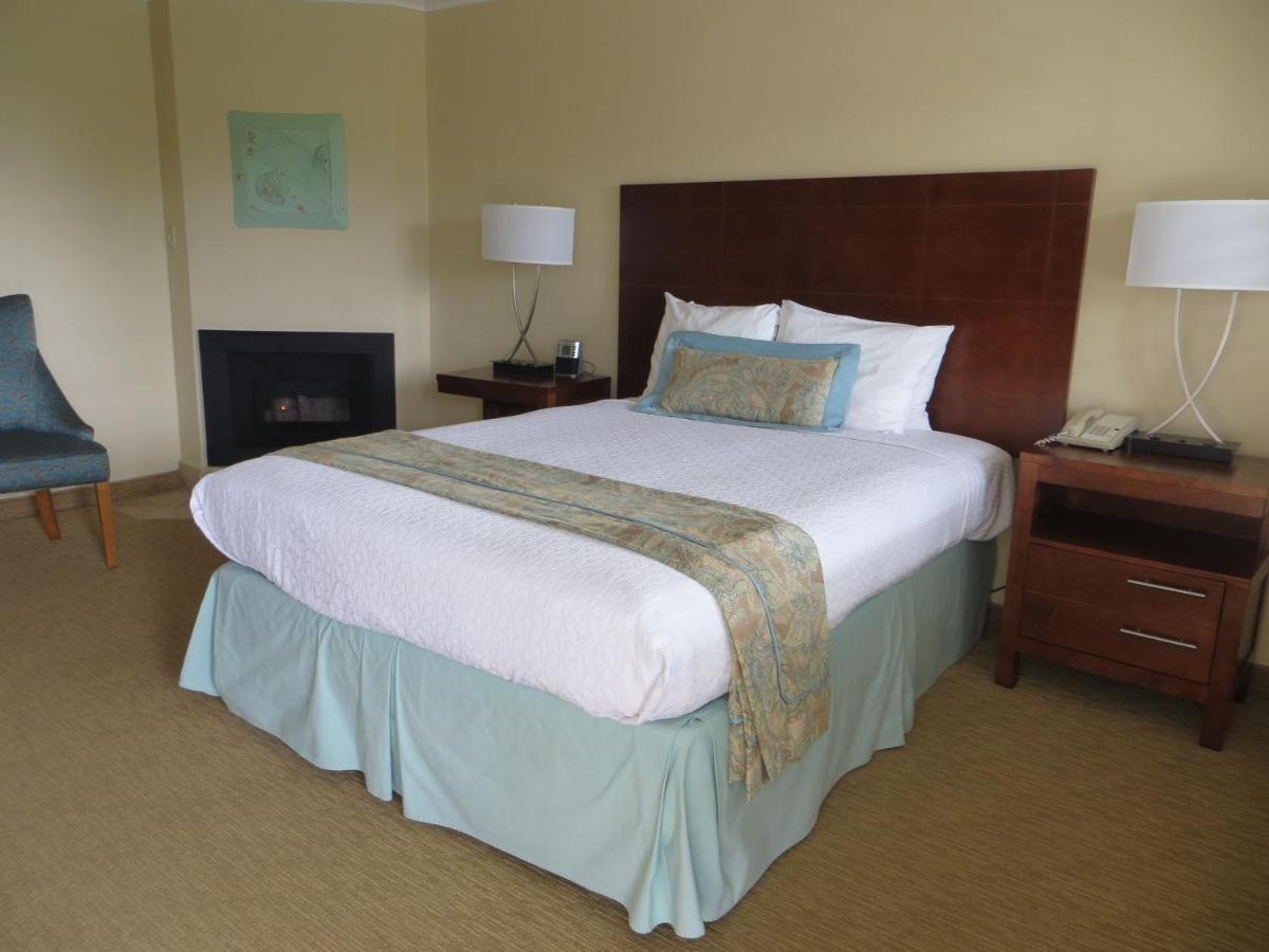 Carmel Bay View Inn - Housity