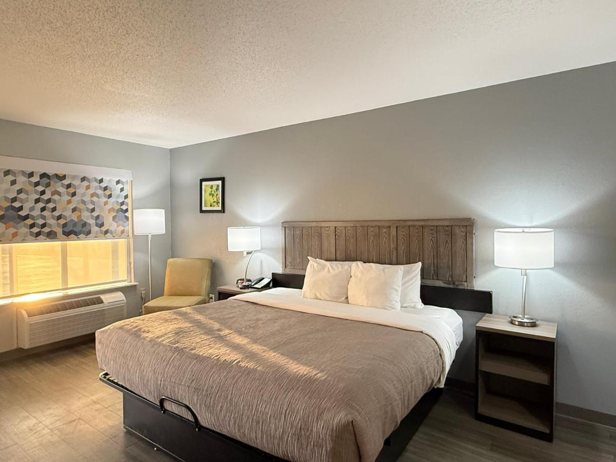 Quality Inn Crestview I-10 Eglin AFB Area - Housity