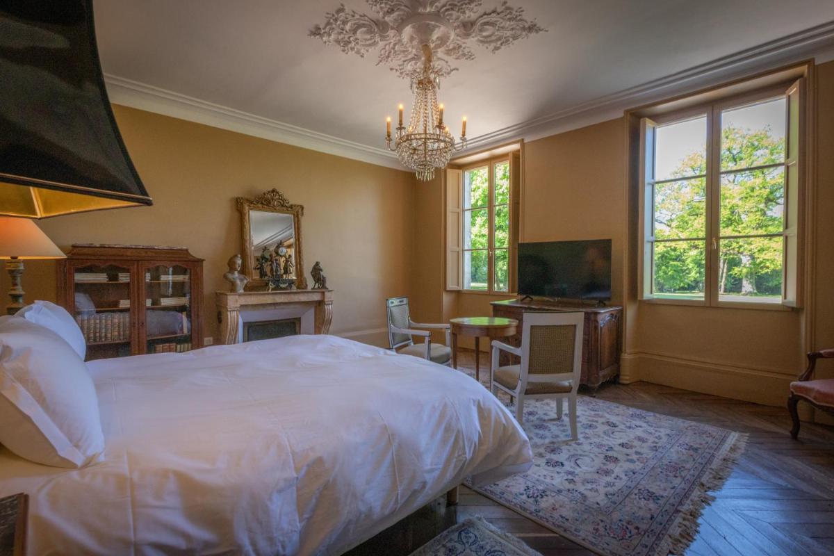 Le Château du Sollier - Charme calme et confort climatisation à 5mn du peage - Housity