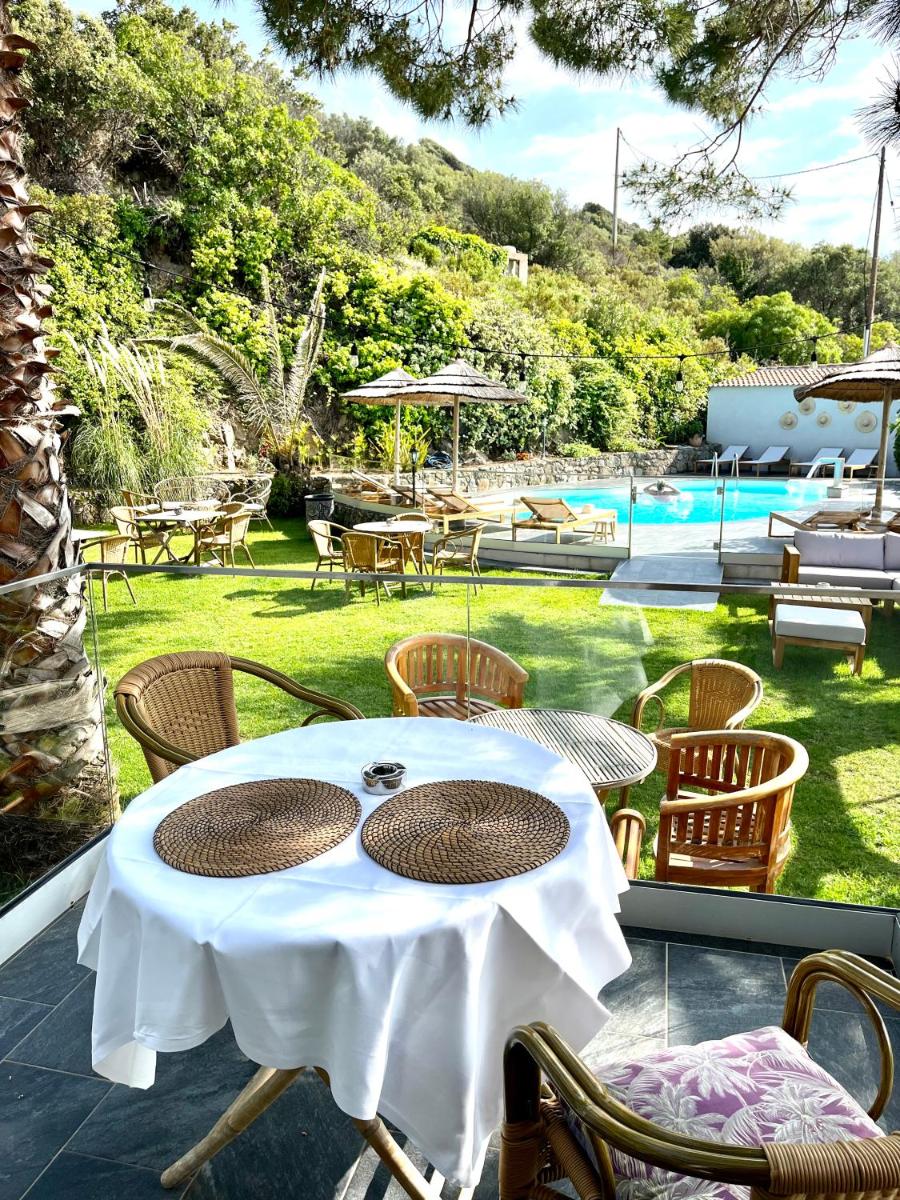 Piscine de l'établissement Hotel Minera ou située à proximité