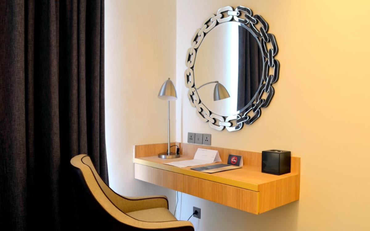 Louis Kienne Hotel Simpang Lima - Housity