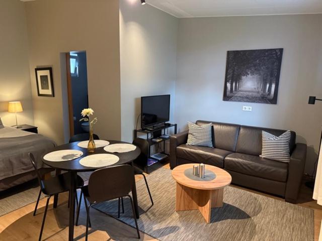 A. Bernhard Guest House - Housity