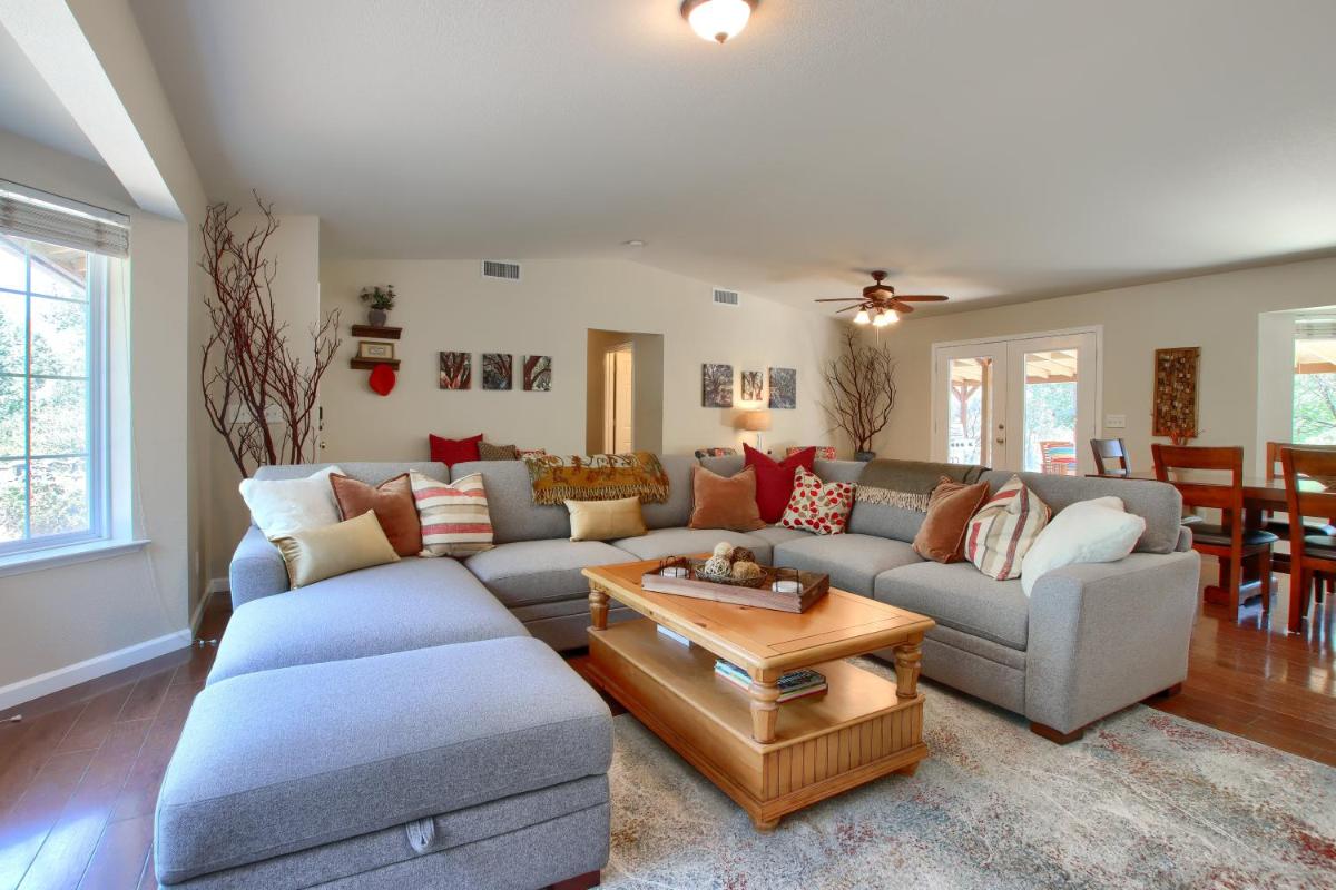 Scenic Serenity - 50 acres, hot tub, game room - Housity