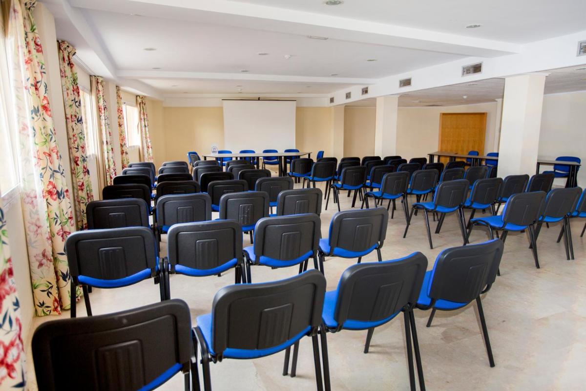 Zona business o sala de conferencias en Hotel Tres Anclas