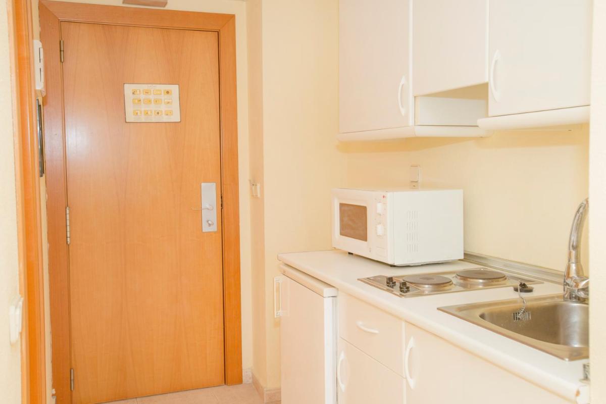Una cocina o zona de cocina en Hotel Tres Anclas