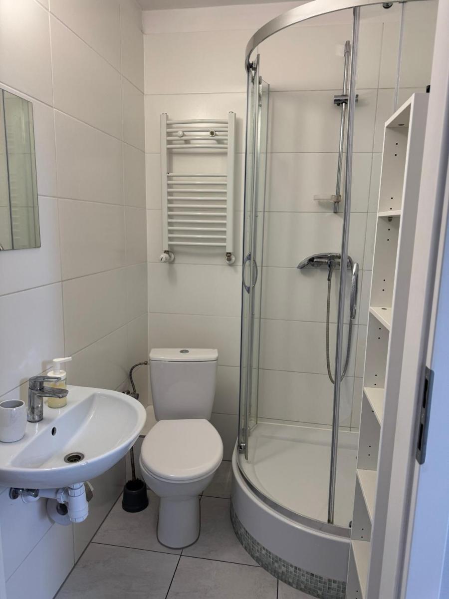 Hostelik Przy Przystanku - Housity