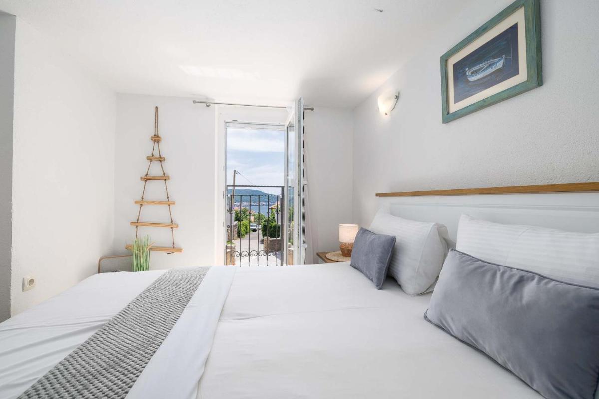 Apartment Katalin Kornić - Housity