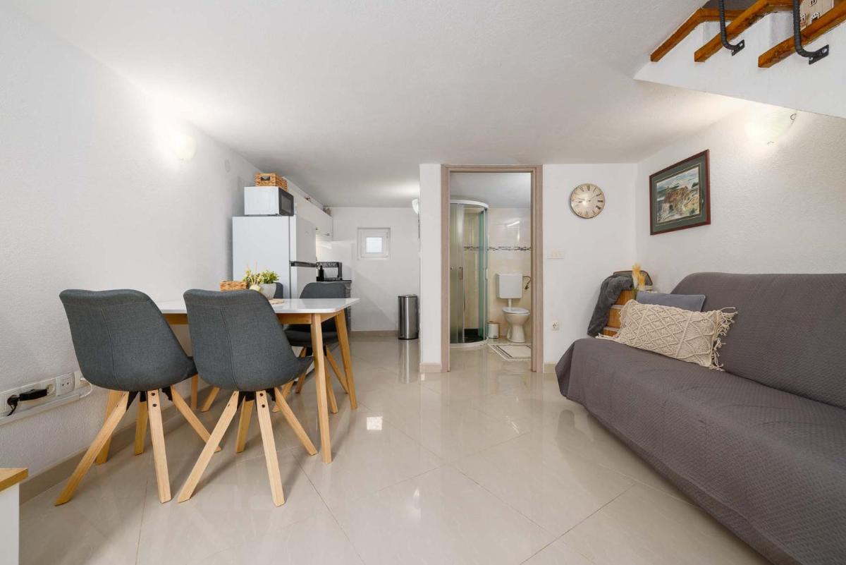 Apartment Katalin Kornić - Housity