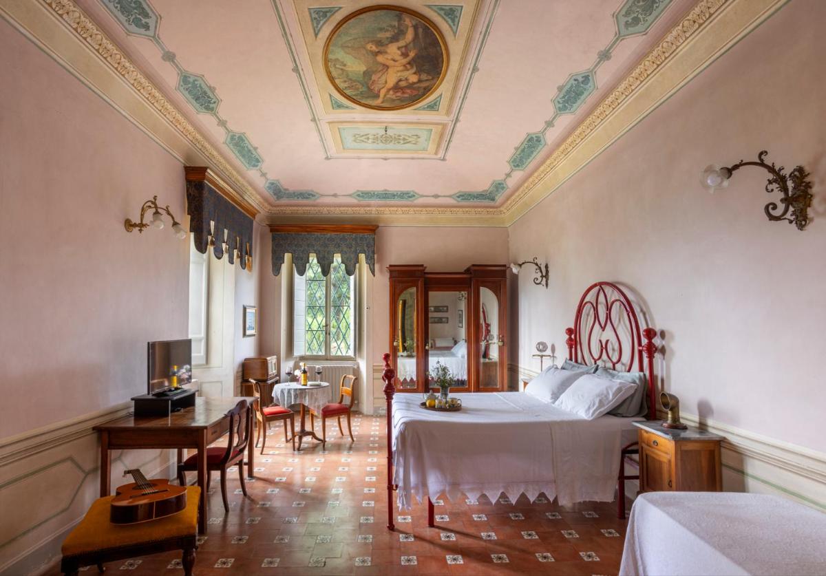 Exclusive Apartment-1844s Frescoes- Centuries old park- Peacocks- Villa Mastrangelo - Housity