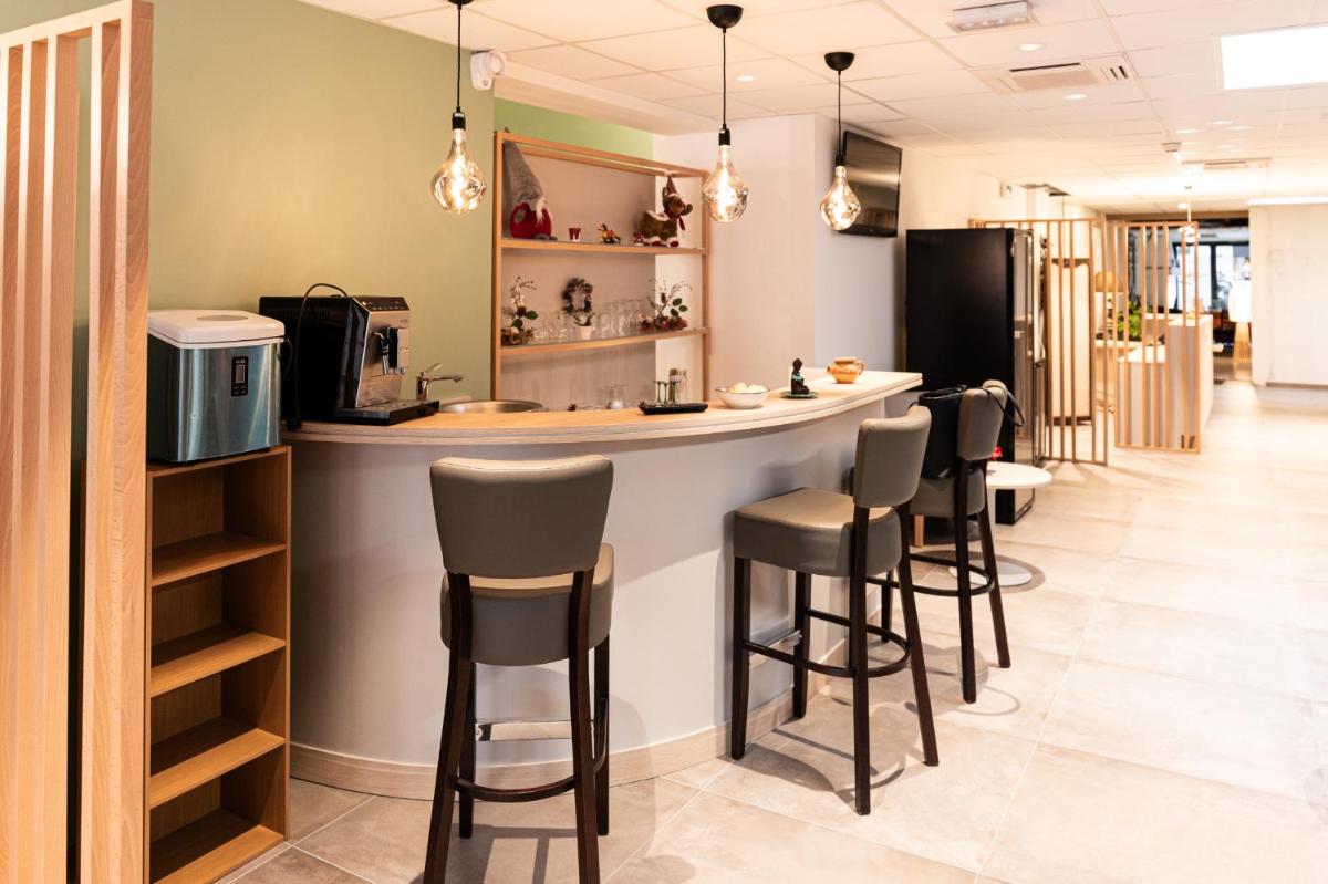 Hotel Cheval De Bronze - Housity