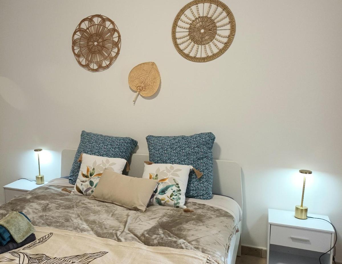 Chambres d'hôtes & jacuzzi - A l'ombre des amandiers - Housity