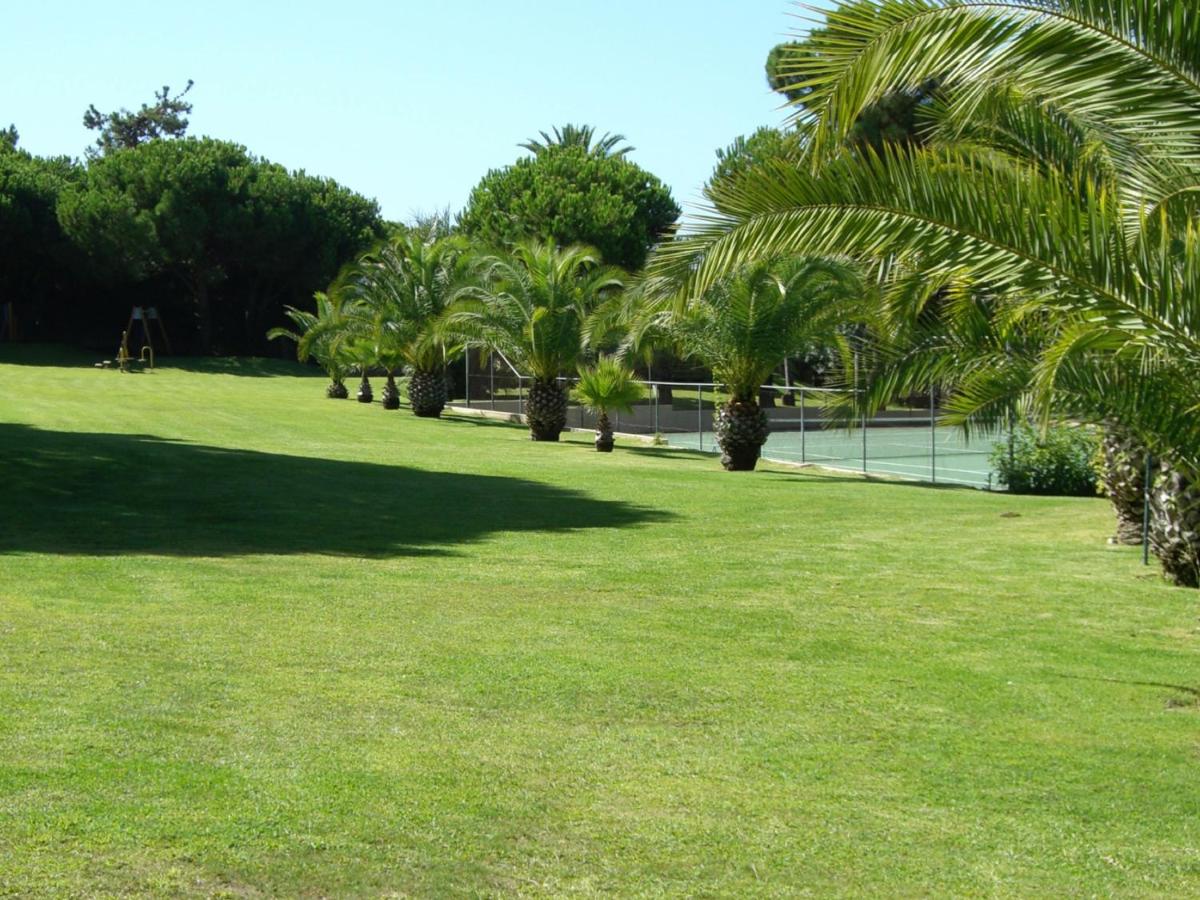 Um jardim no exterior de Ria Park Hotel & Spa