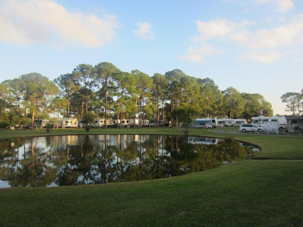 Southern Palms Park Model 4 - Housity