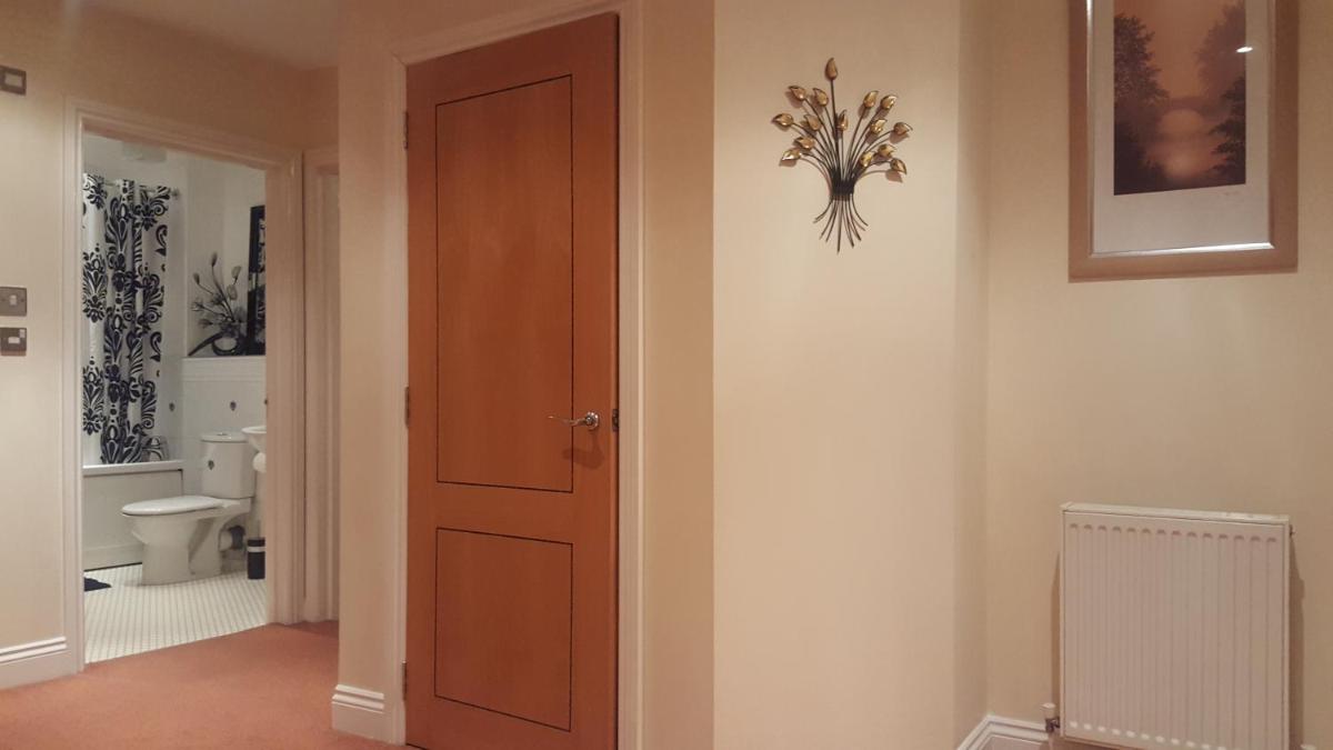 Penthouse Apartment Sleeps 11 - Housity