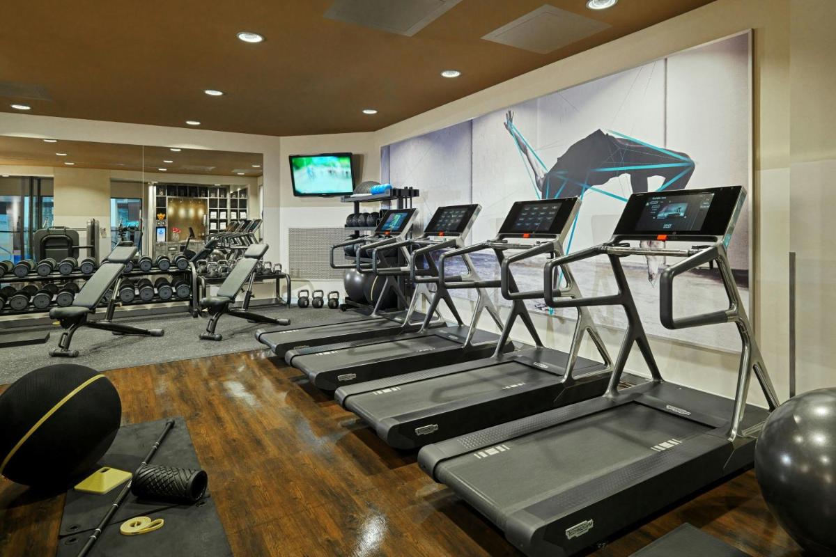 Das Fitnesscenter und/oder die Fitnesseinrichtungen in der Unterkunft Berlin Marriott Hotel