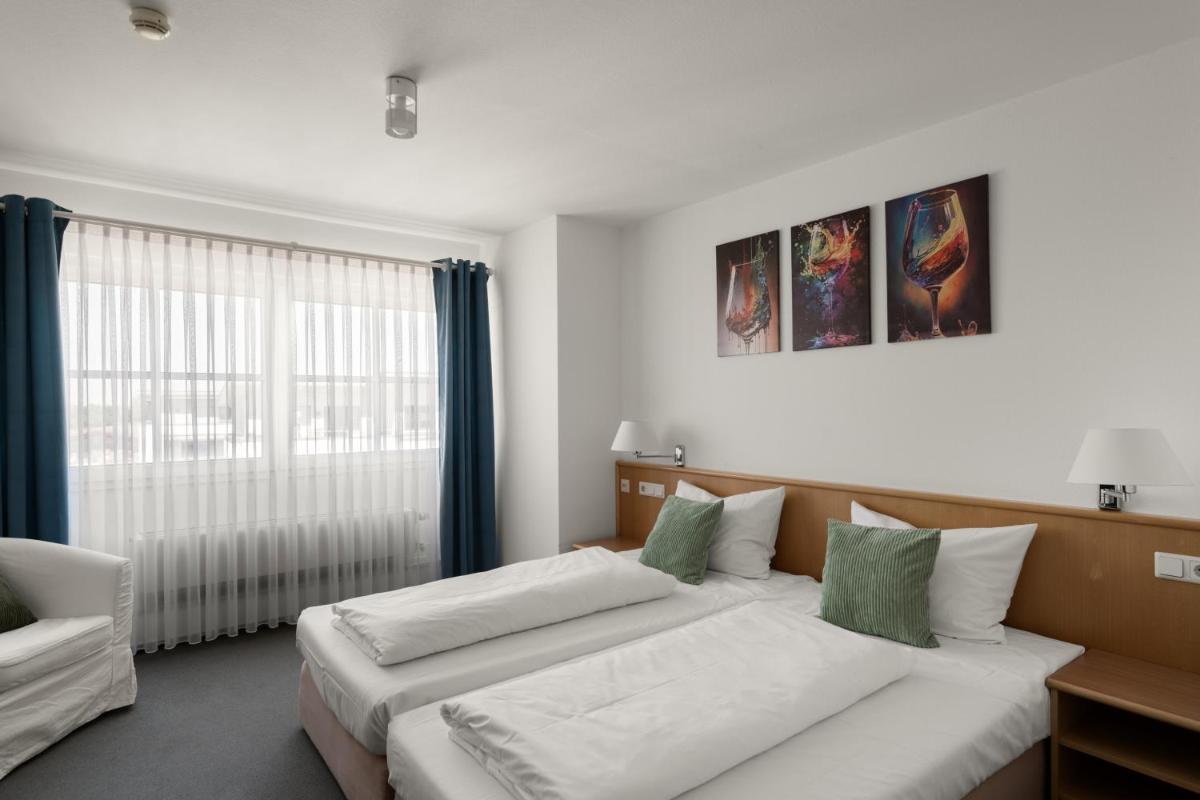 KIRCHERS PARK-HOTEL KAISERSTUHL Garni - Housity
