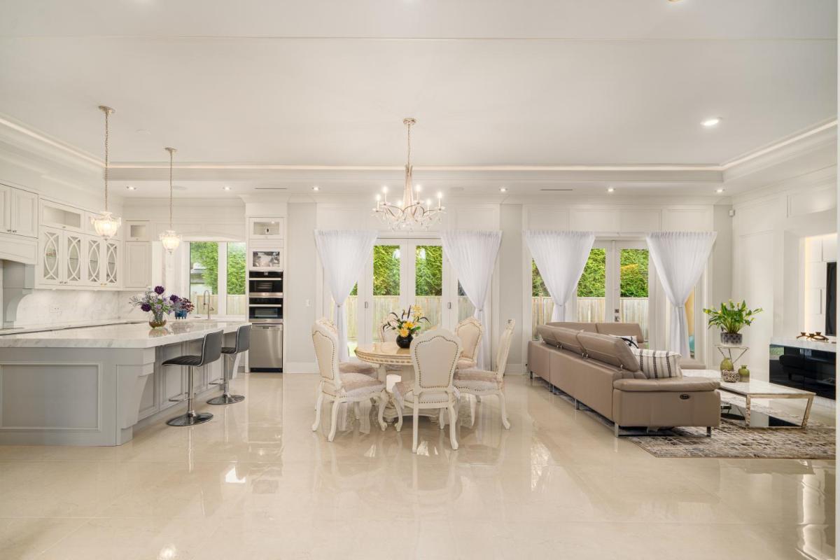 Vancouver Shangrila House - Housity